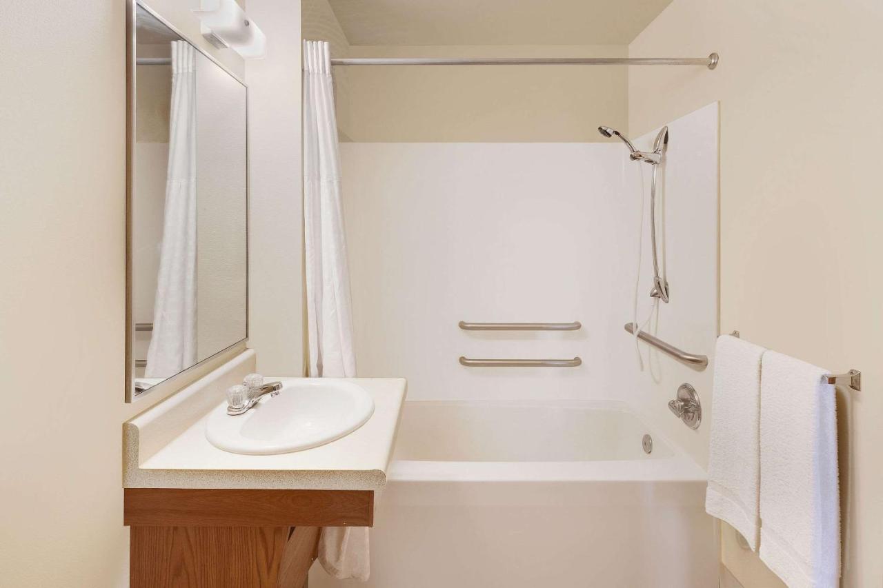 Woodspring Suites Des Moines Pleasant Hill Exterior photo